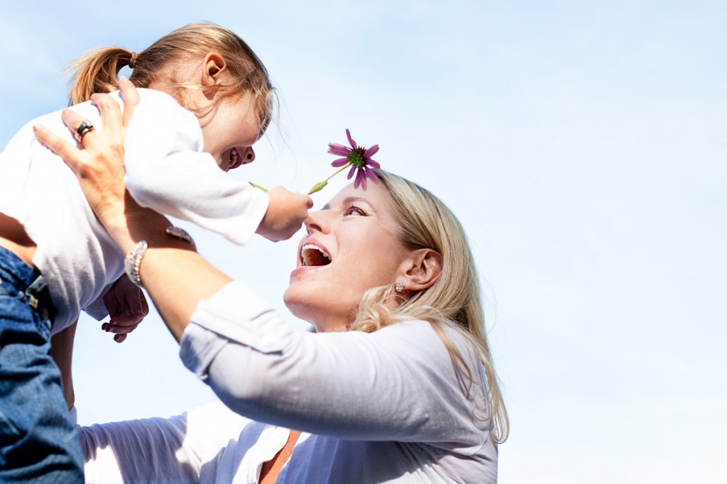 Kalispell OB/Gyn - Women's Health Care / Mom playing with daughter